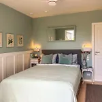 Seaside Retreat & Stege