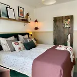 Seaside Retreat & Stege