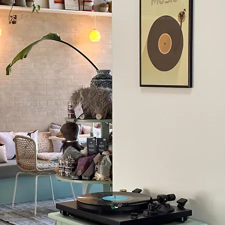 度假村 Seaside Retreat & *