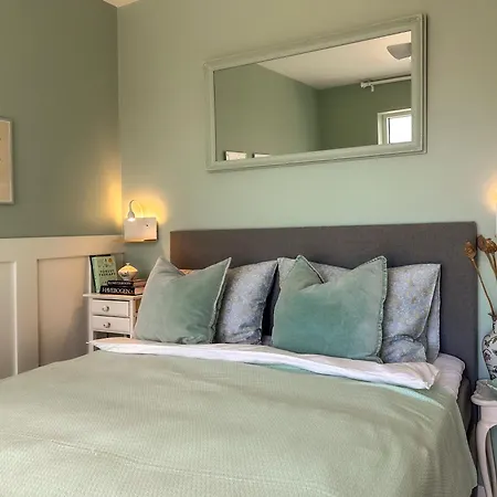 Seaside Retreat & *