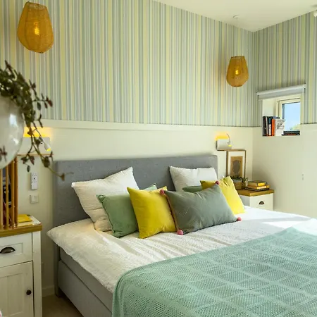 Resort Seaside Retreat &