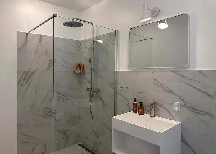 Resort Seaside Retreat & *